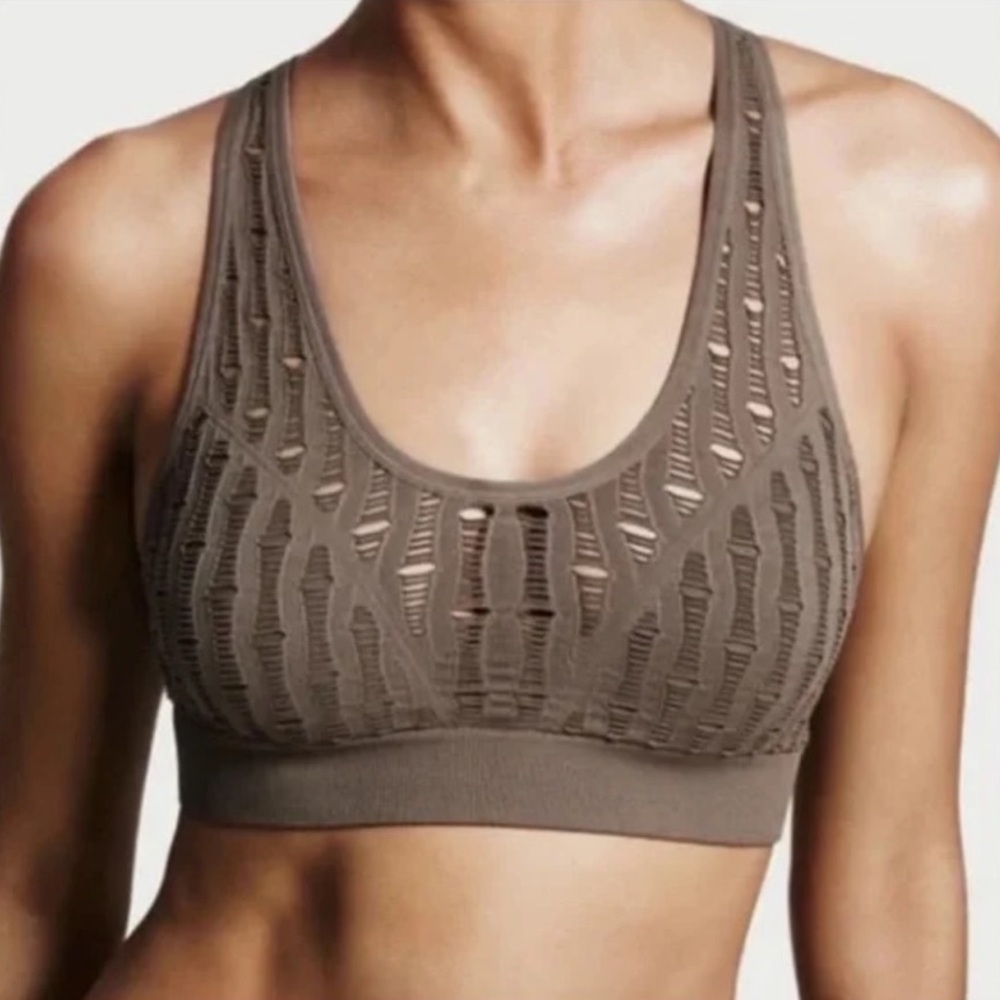 Victoria’s Secret Sport // Seamless Strappy Sports Bra